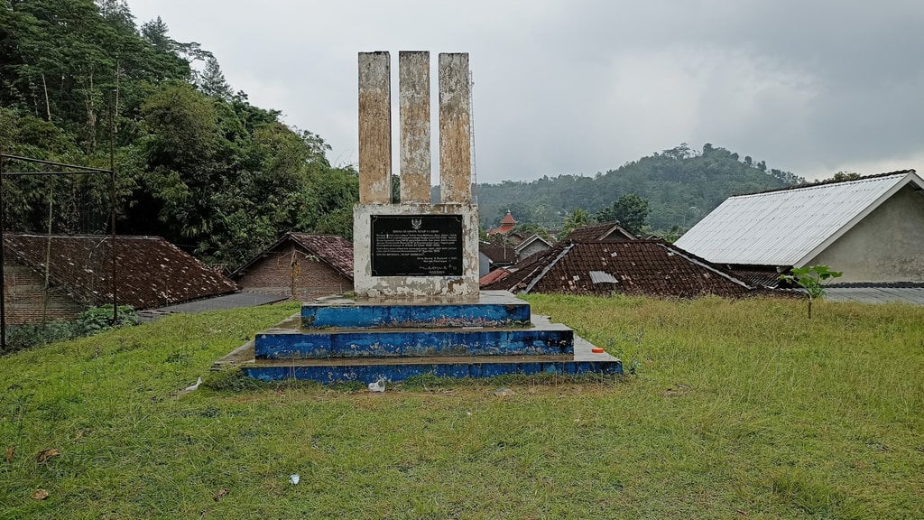 Monumen RRI Balong