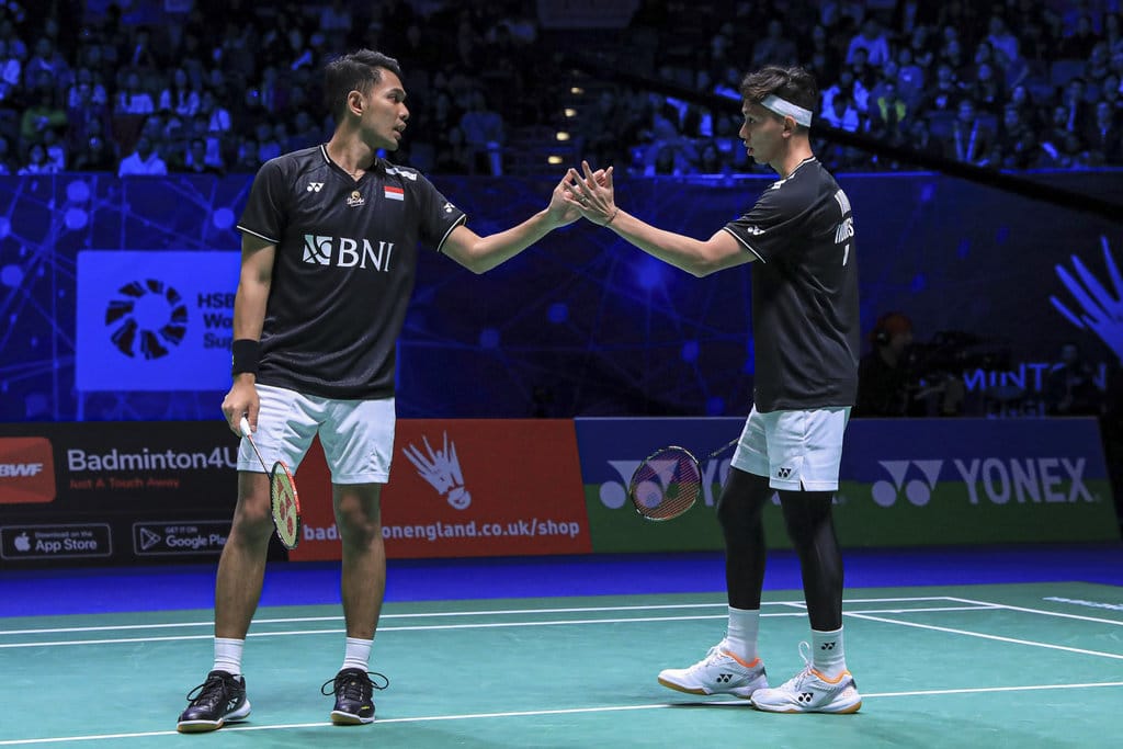 Ganda putra Indonesia Fajar Alfian (kiri) dan Muhammad Rian Ardianto (kanan). ANTARA FOTO/HO/Humas PBSI/mrh/tom. FAJAR/RIAN MELAJU KE FINAL ALL ENGLAND 2023