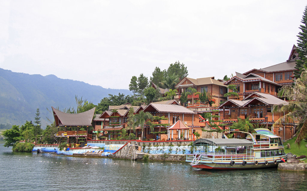 Pulau Samosir di danau Toba