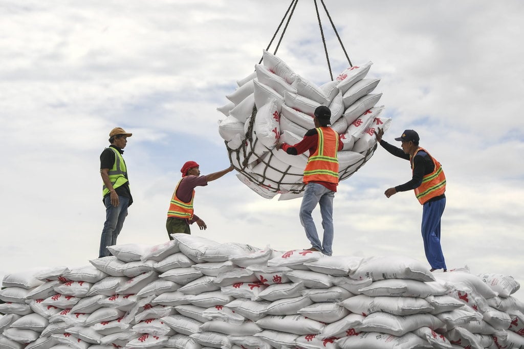 KEDATANGAN GULA IMPOR TAHAP PERTAMA