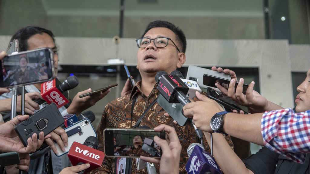 ENDAR PRIANTORO LAPORKAN PEJABAT KPK KE DEWAS 