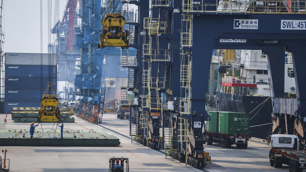 Neraca perdagangan Indonesia April 2023 surplus