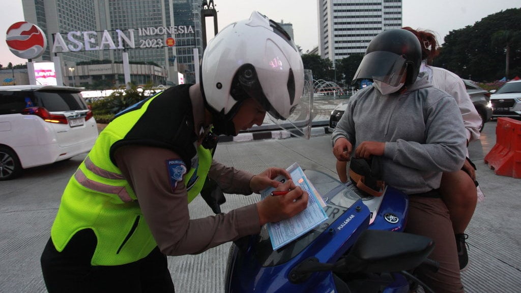 Pemberlakuan Tilang Manual Kendaraan Bermotor