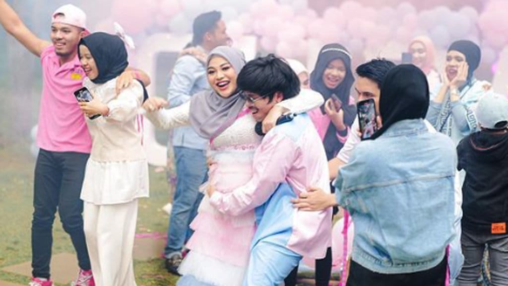 Atta Halilintar dan Aurel Hermansyah menggelar acara gender reveal party untuk mengumumkan jenis kelamin janin yang dikandung Aurel.. Instagram/attahalilintar acara gender reveal party Atta dan Aurel