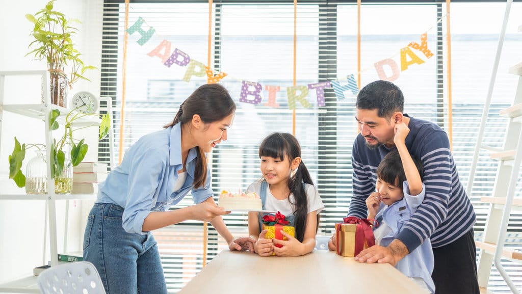 Ilustrasi anak perempuan ulang tahun. FOTO/iStockphoto Ilustrasi anak perempuan ulang tahun