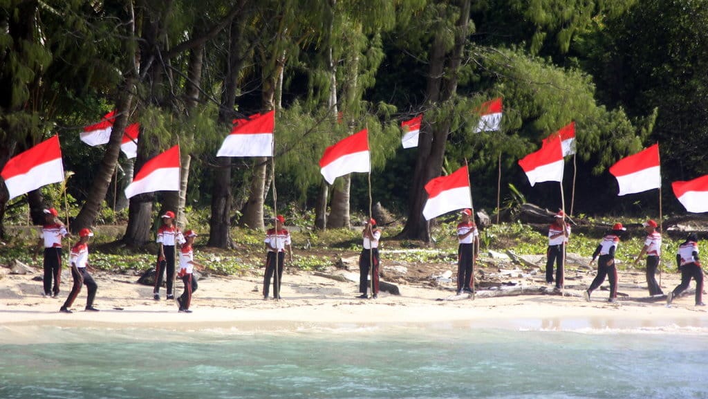 Pengibaran bendera Merah Putih di perbatasan RI - Palau