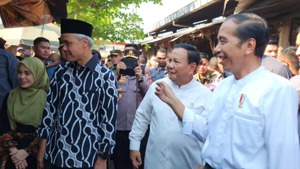Jokowi Ganjar dan prabowo blusukan ke Pasar Grogolan