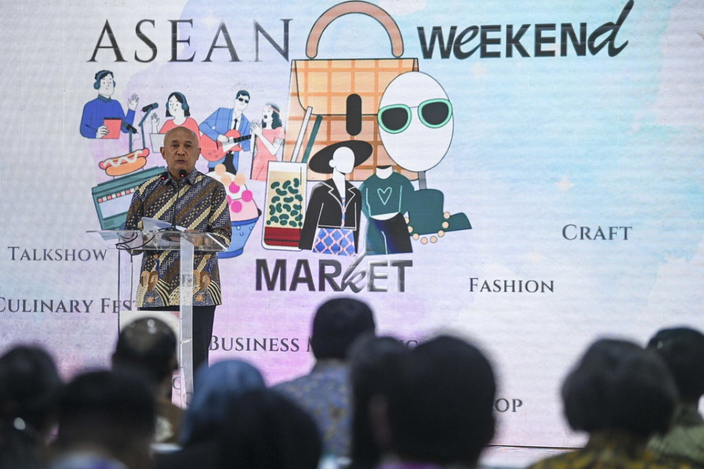 Pembukaan ASEAN Weekend Market