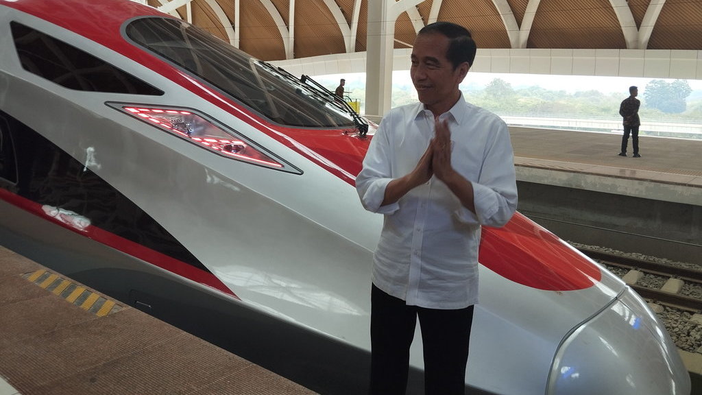 Jokowi di Kereta Cepat Jakarta-Bandung