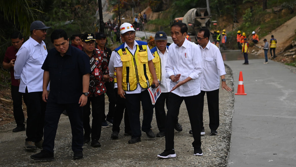 Presiden Jokowi meninjau penanganan Inpres Jalan Daerah