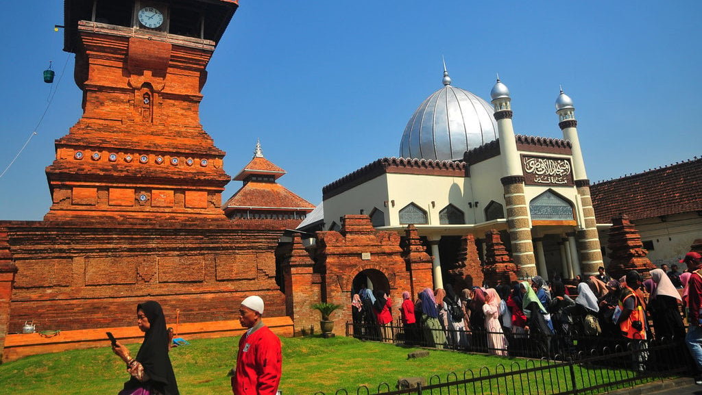 Liburan Maulid Nabi di Masjid Menara Kudus