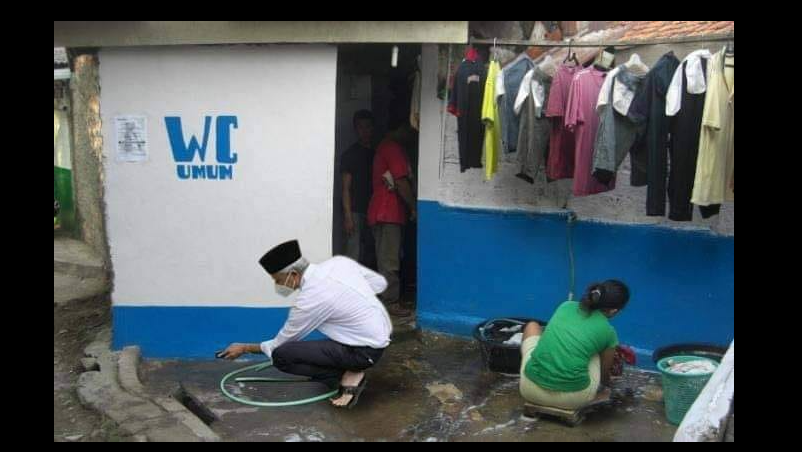 Foto Periksa Fakta Ganjar Bersih Bersih WC Umum