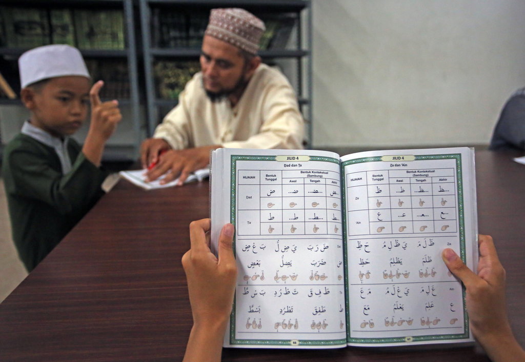 Belajar mengaji anak tuna rungu