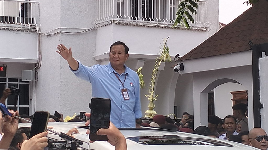 Prabowo tinggalkan Gedung KPU