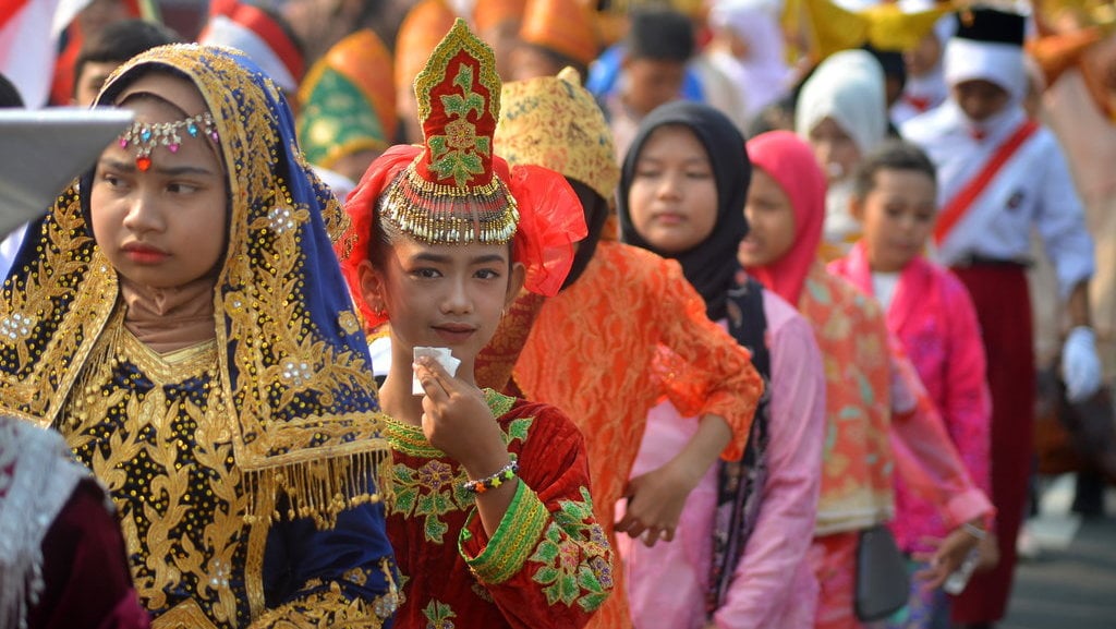 Pawai pakaian adat peringati sumpah pemuda