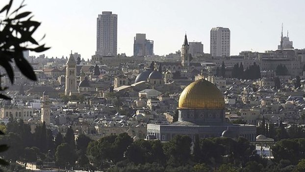 Temple Mount, yang dikenal umat Islam sebagai Tempat Suci Mulia, atau kompleks Masjid Al-Aqsa, dilihat dari Bukit Zaitun di Yerusalem Sabtu, 21 Oktober 2023. (AP Photo/Jon Gambrell) Masjid Al Aqsa
