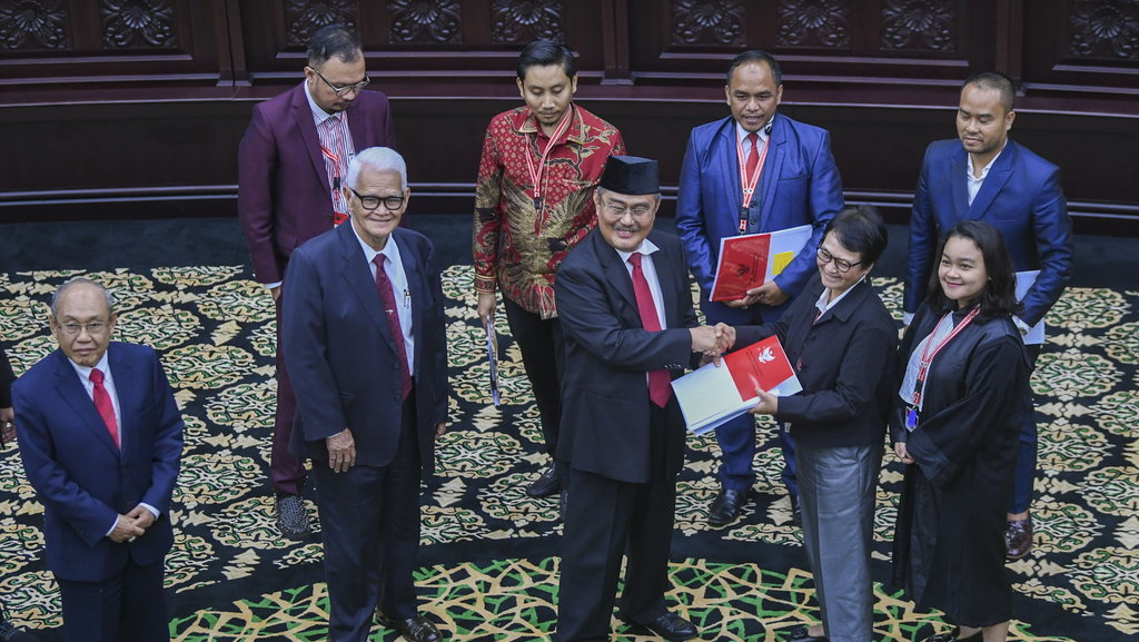 MKMK berhentikan Anwar Usman sebagai Ketua MK