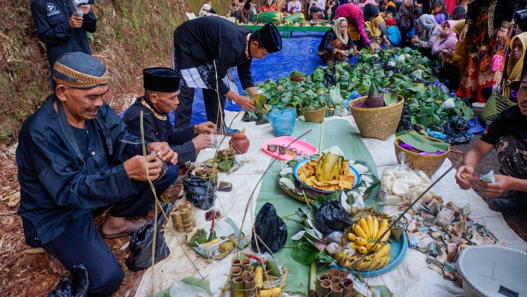 Nyadran Gunung Rogokusumo Silurah