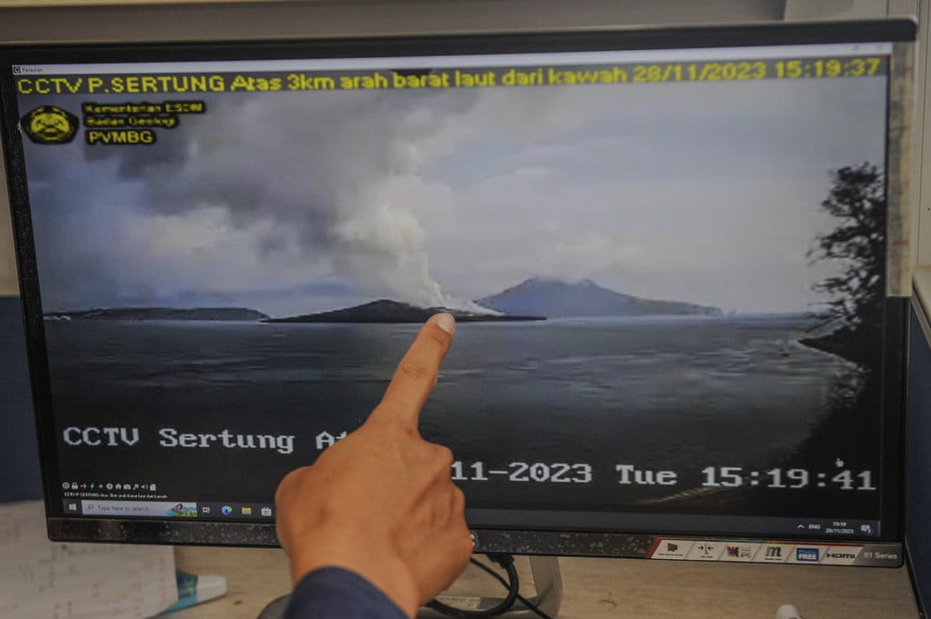 Badan Geologi Pastikan Video Viral Erupsi Anak Krakatau Hoaks