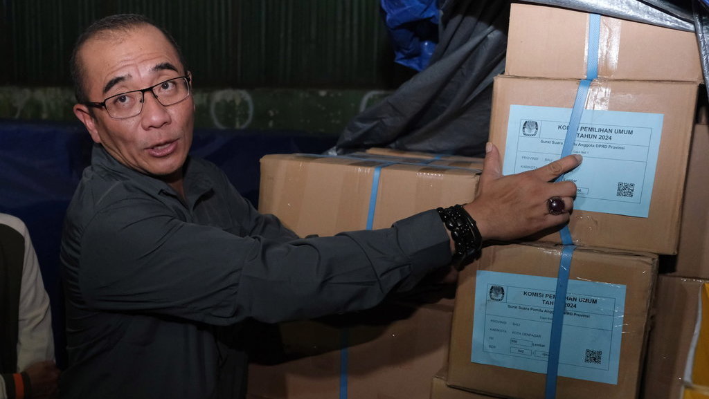 Ketua KPU pantau kesiapan logistik Pemilu 2024 di Denpasar