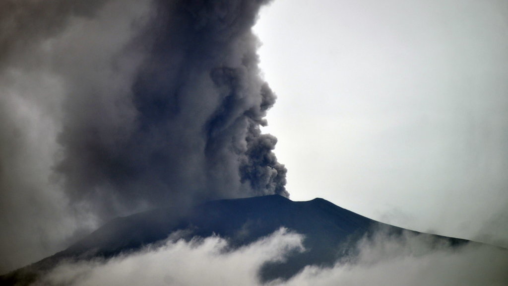Gunung Marapi kembali erupsi