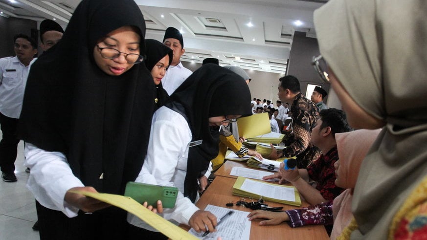 Pembinaan dan Penyerahan Surat Keputusan Guru