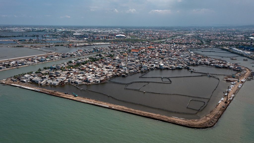 Proyek tanggul laut kampung nelayan di Semarang