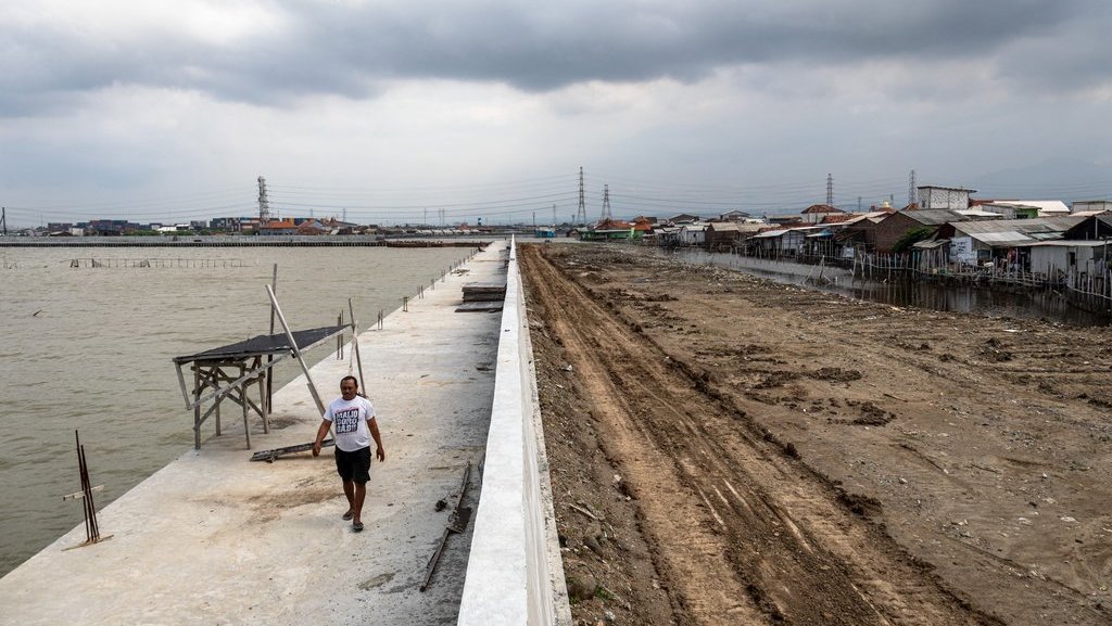 Proyek tanggul laut kampung nelayan di Semarang