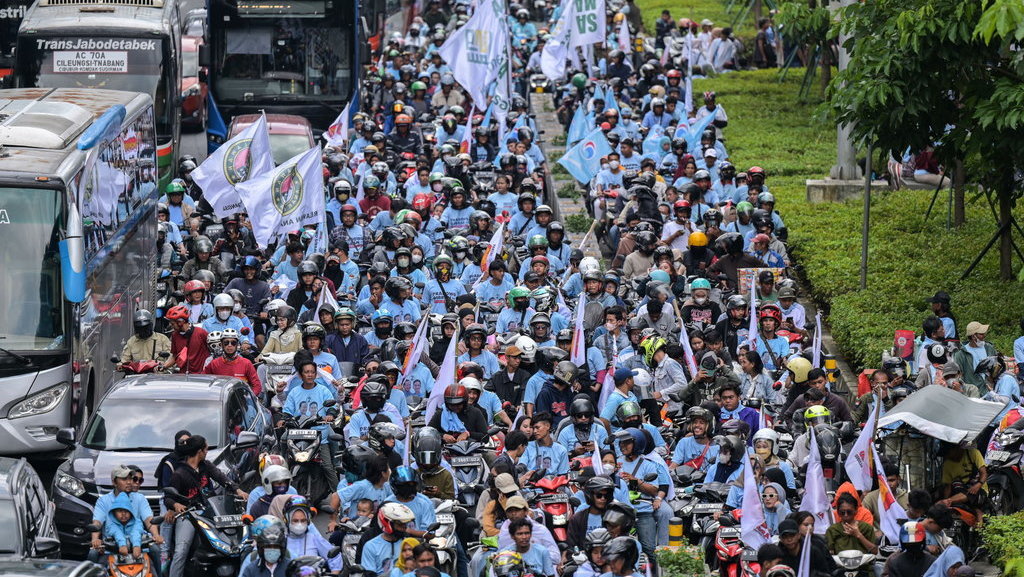 Massa pendukung Prabowo-Gibran padati Jalan Sudirman