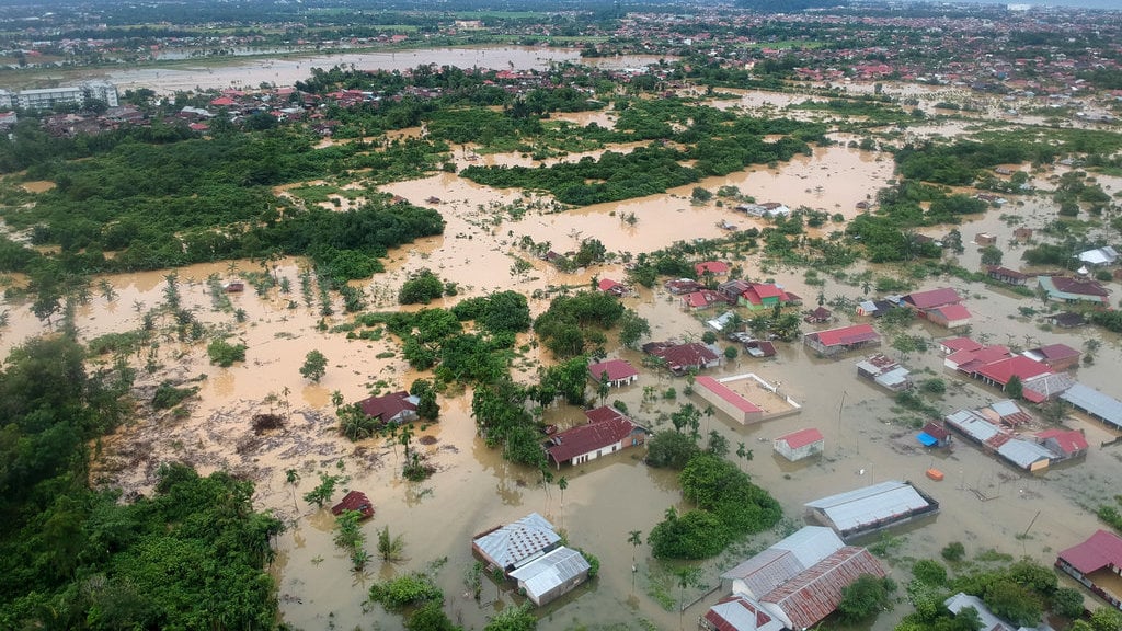 Banjir merendam kota Padang