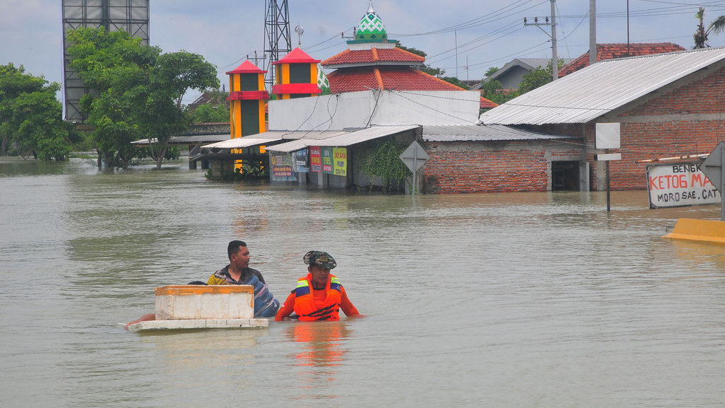 Jalan pantura Demak-Semarang putus akibat banjir