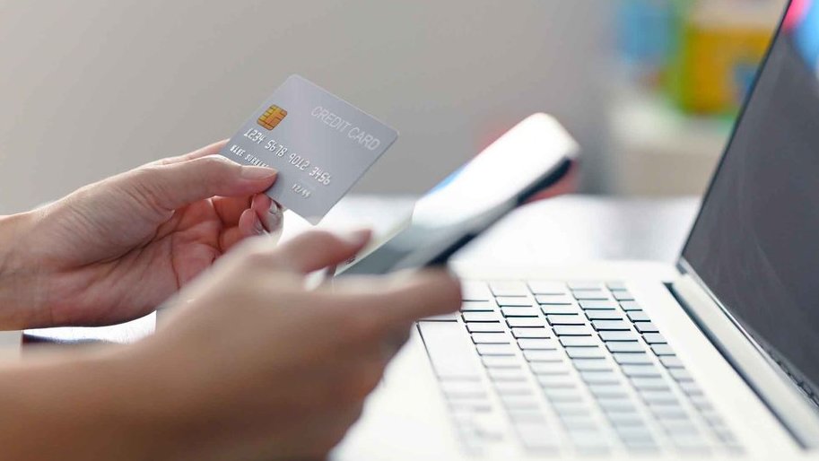 Ilustrasi Rekening Terblokir. foto/Istockphoto Ilustrasi Mobile Banking