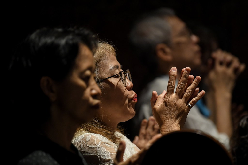 Umat Katolik mengikuti jalannya Misa Kamis Putih di Gereja Katedral, Jakarta, Kamis (28/3/2024). ANTARA FOTO/M Risyal Hidayat/Spt. Ibadah Misa Kamis Putih di Katedral Jakarta