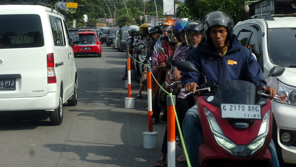 Jalur alternatif Tegal-Purwokerto padat