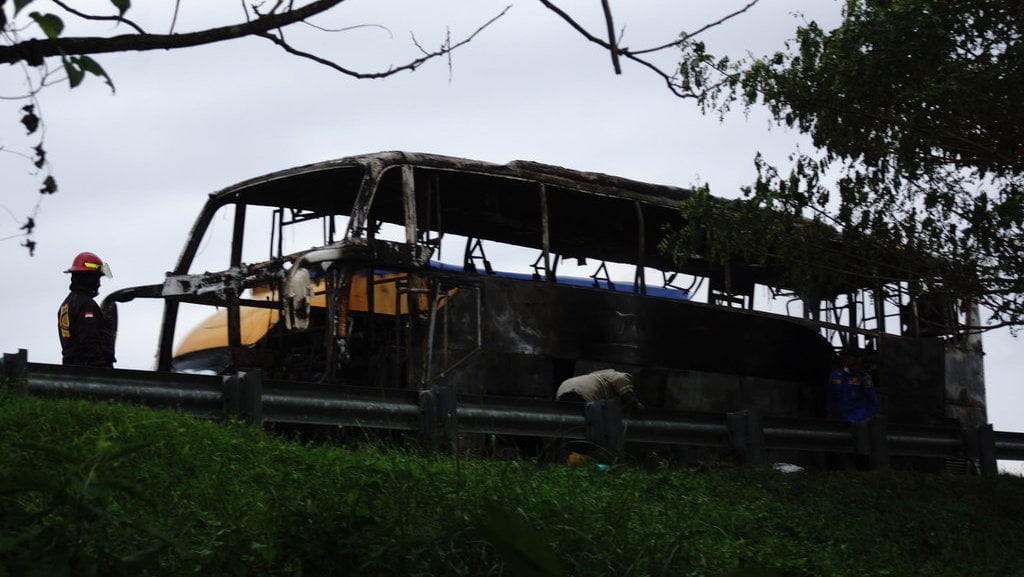 Bus terbakar di Tol Jombang