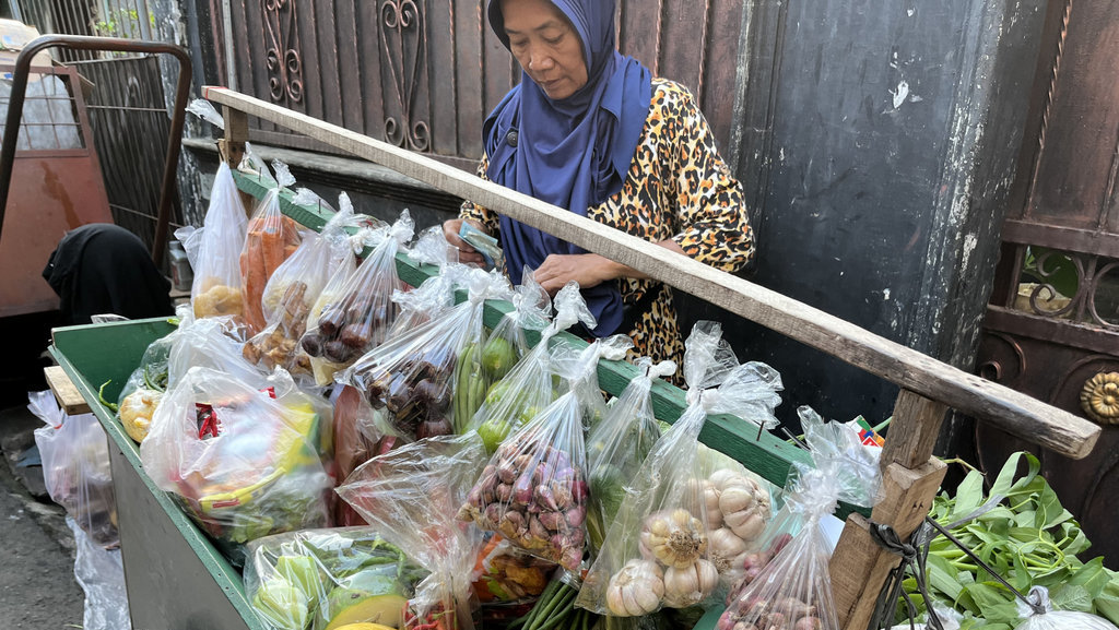 Pedagang di Pasar Mampang