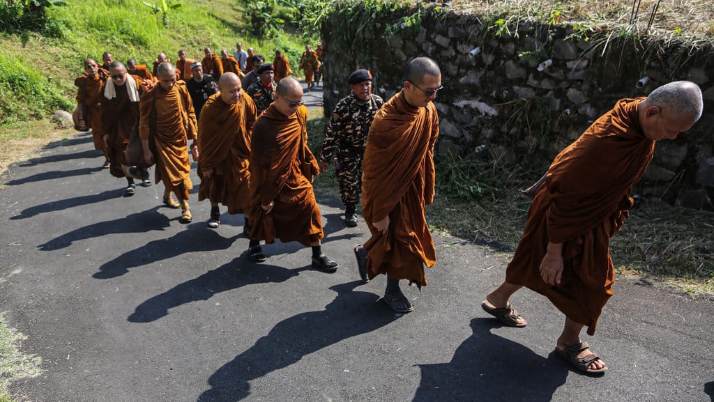 Perjalanan 40 Bhikkhu Thudong menuju Borobudur