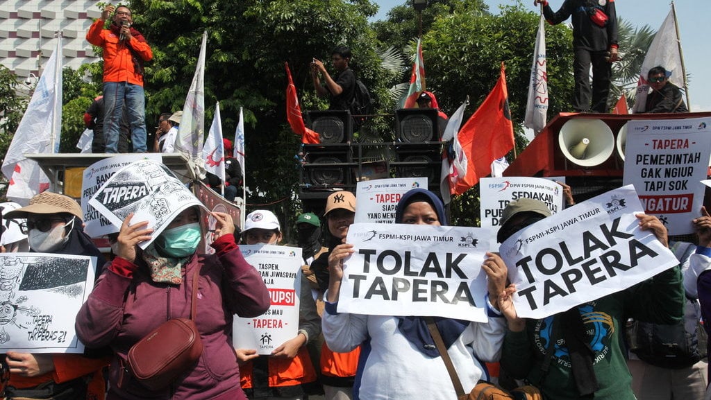 Aksi buruh tolak Tapera di Surabaya