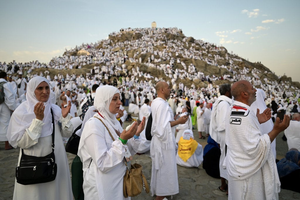Umat muslim padati Jabal Rahmah jelang wukuf