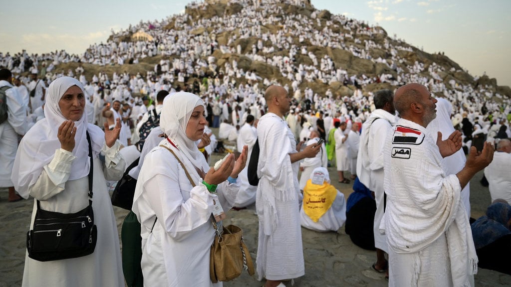 Umat muslim padati Jabal Rahmah jelang wukuf