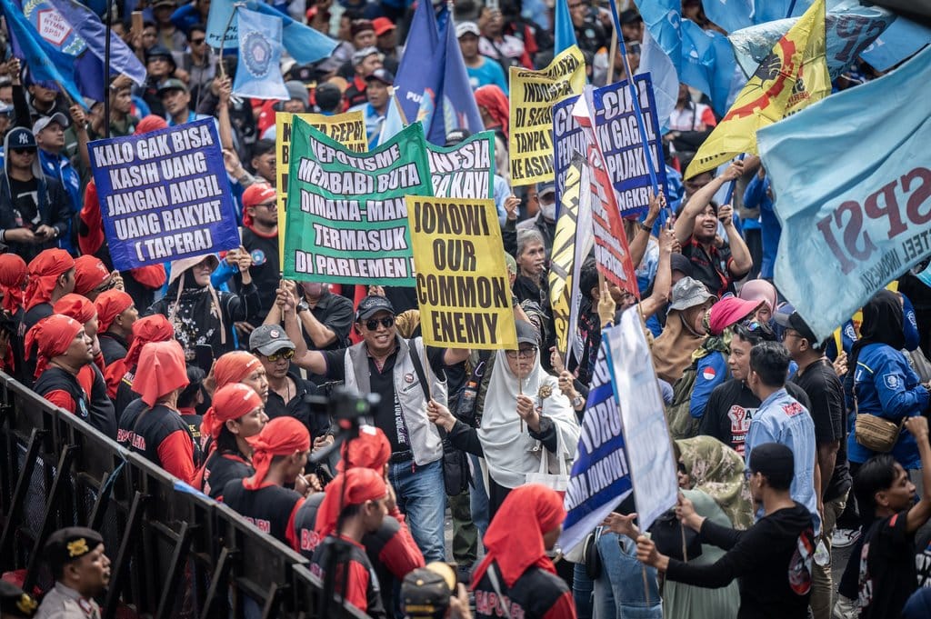 Solidaritas Buruh di Tengah Gelombang PHK