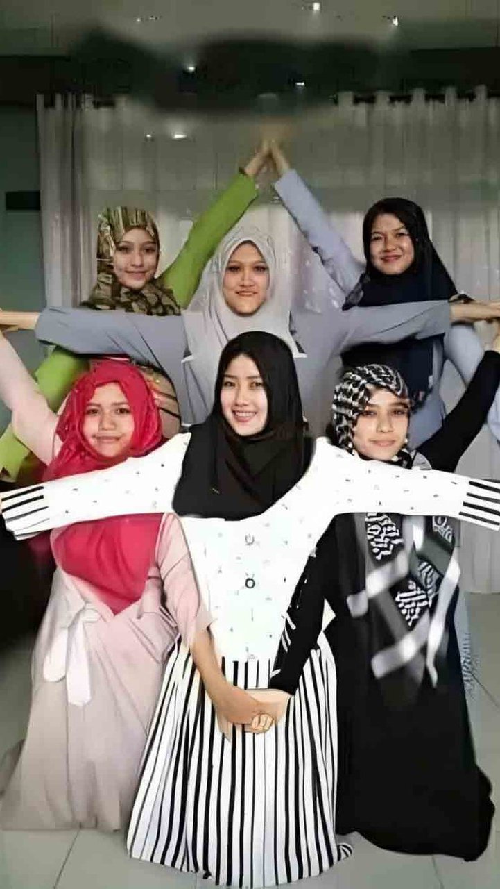 Foto Periksa Fakta Muslimah Bintang Daud