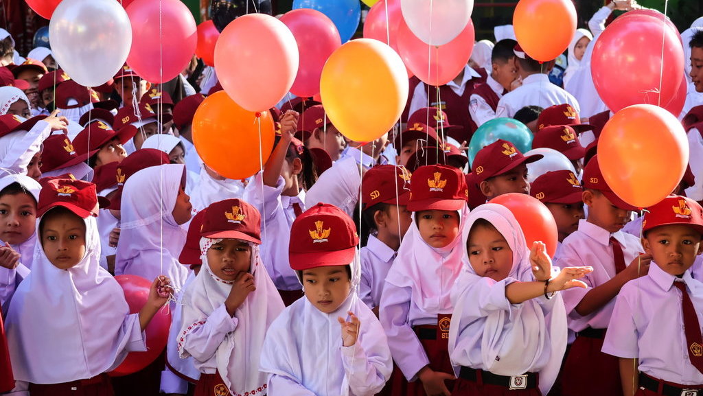 Hari pertama masuk sekolah di Makassar