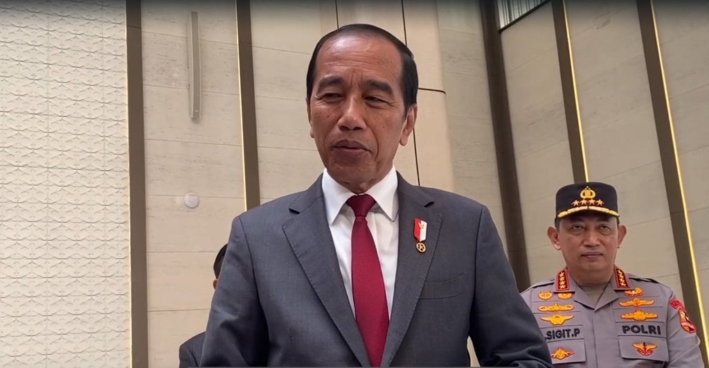 Presiden Jokowi saat akan berangkat ke Abu Dhabi