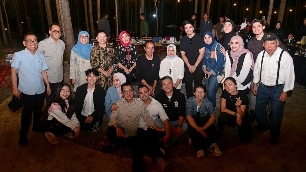 Jokowi makan malam bersama influencer