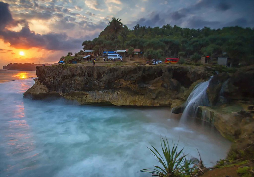 Pantai Banyu Tibo