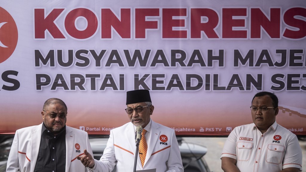 Konferensi pers PKS Ahmad Syaikhu