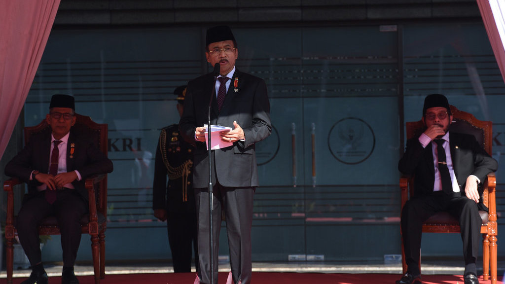 Ilustrasi Amanat Pembina Upacara. ANTARA FOTO/Indrianto Eko Suwarso/rwa. Ilustrasi Amanat Pembina Upacara