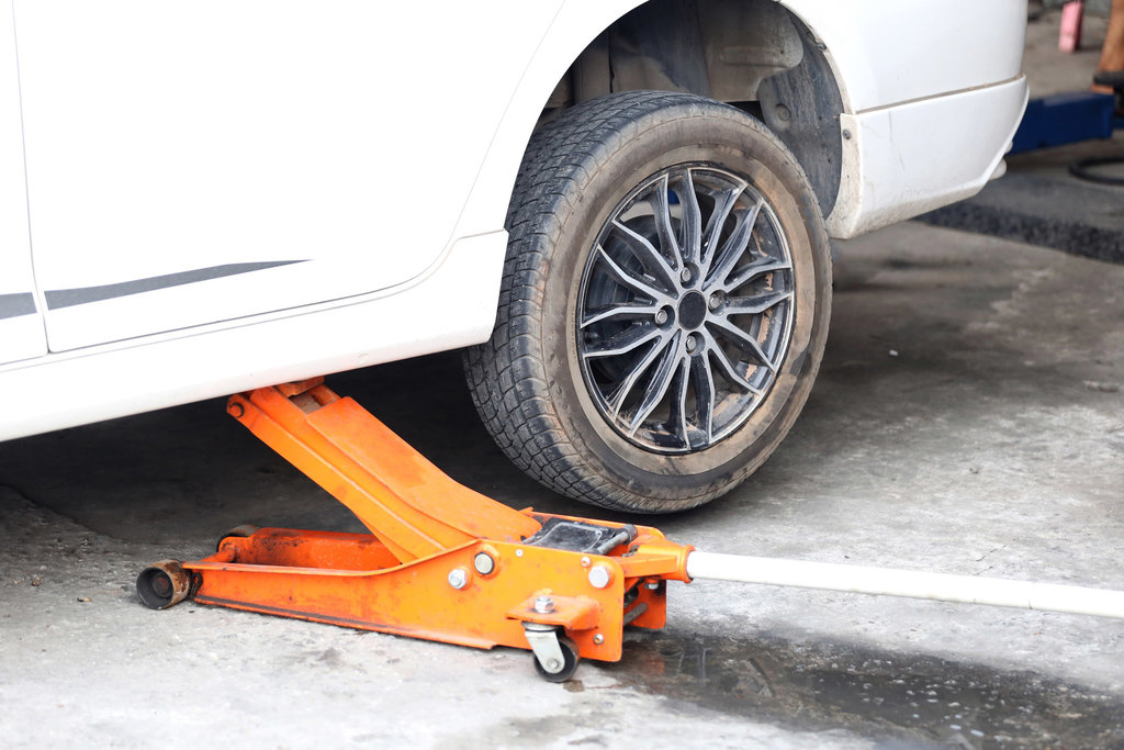 Ilustrasi ban mobil. foto/istockphoto Ilustrasi Spooring Balancing Mobil