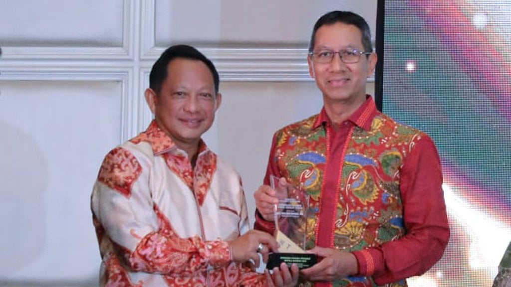 Heru Budi Hartono Terima Penghargaan